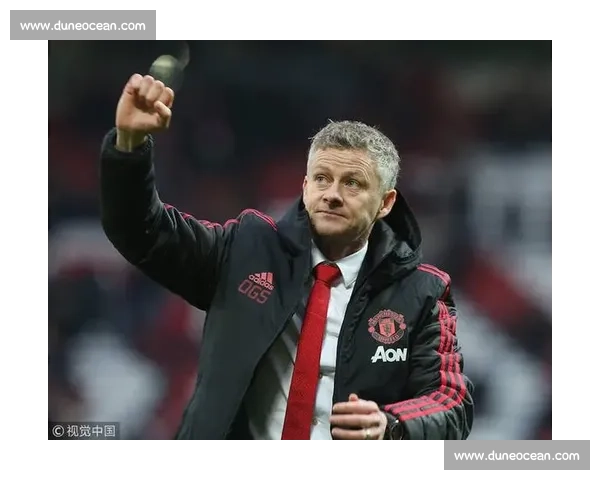 《全球足球风云汇 聚焦赛场精彩瞬间与球星幕后故事》